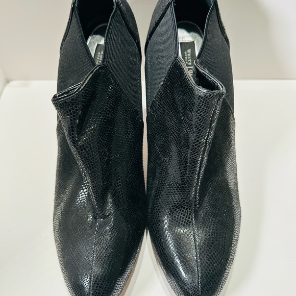 White House Black Market Booties Womens Size 9.5 Leather Sole Shiny Booties - Picture 2 of 7